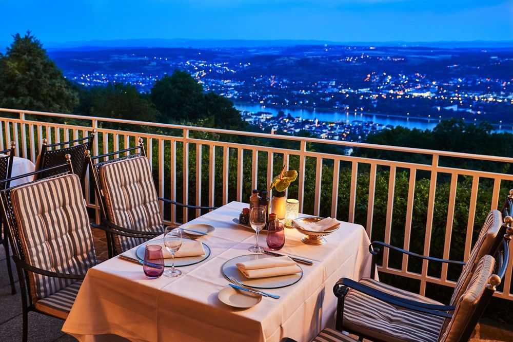 44512_SHR_GrandhotelPetersberg_restaurant_Bills_Terrasse_Abend.jpg