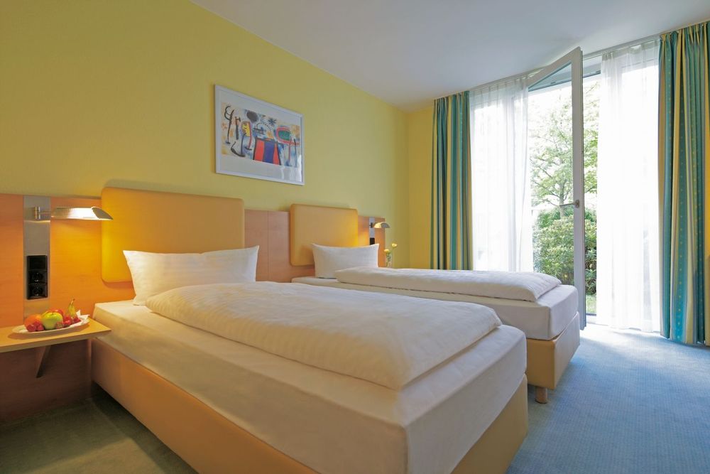IntercityHotel Düsseldorf - habitación estándar con dos camas
