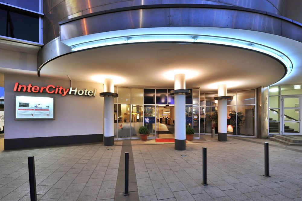 Hotell i Kiel - IntercityHotel Kiel - Ingång