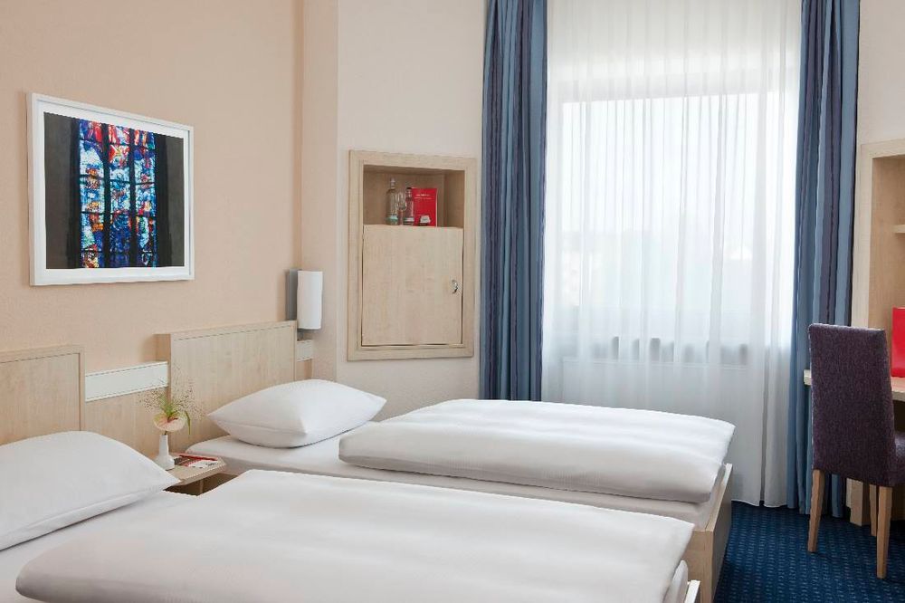 IntercityHotel Ulm - Alemanha - Salas de Negócios com camas separadas
