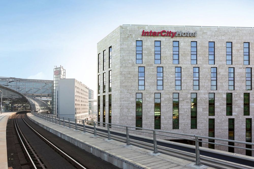 Hotel at Berlin main station - IntercityHotel Berlin Hauptbahnhof, exterior view