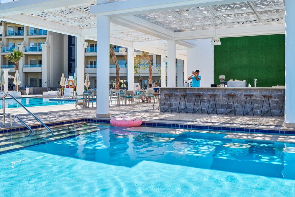 Steigenberger Pure Lifestyle - Hurghada - Egipto - Bar de la piscina