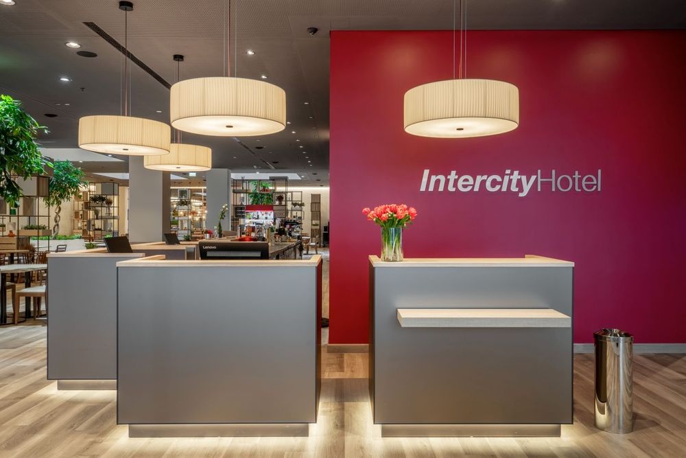 Reception – IntercityHotel Amsterdam Airport