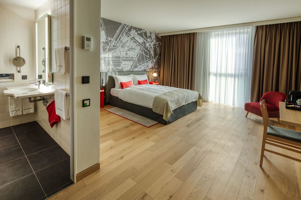 IntercityHotel Amsterdam Airport handicapped accessible room