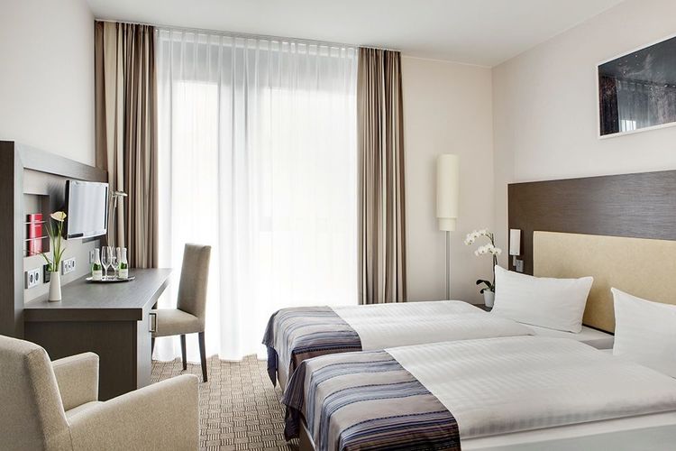 IntercityHotel Bonn - Sala de negócios com cama dupla