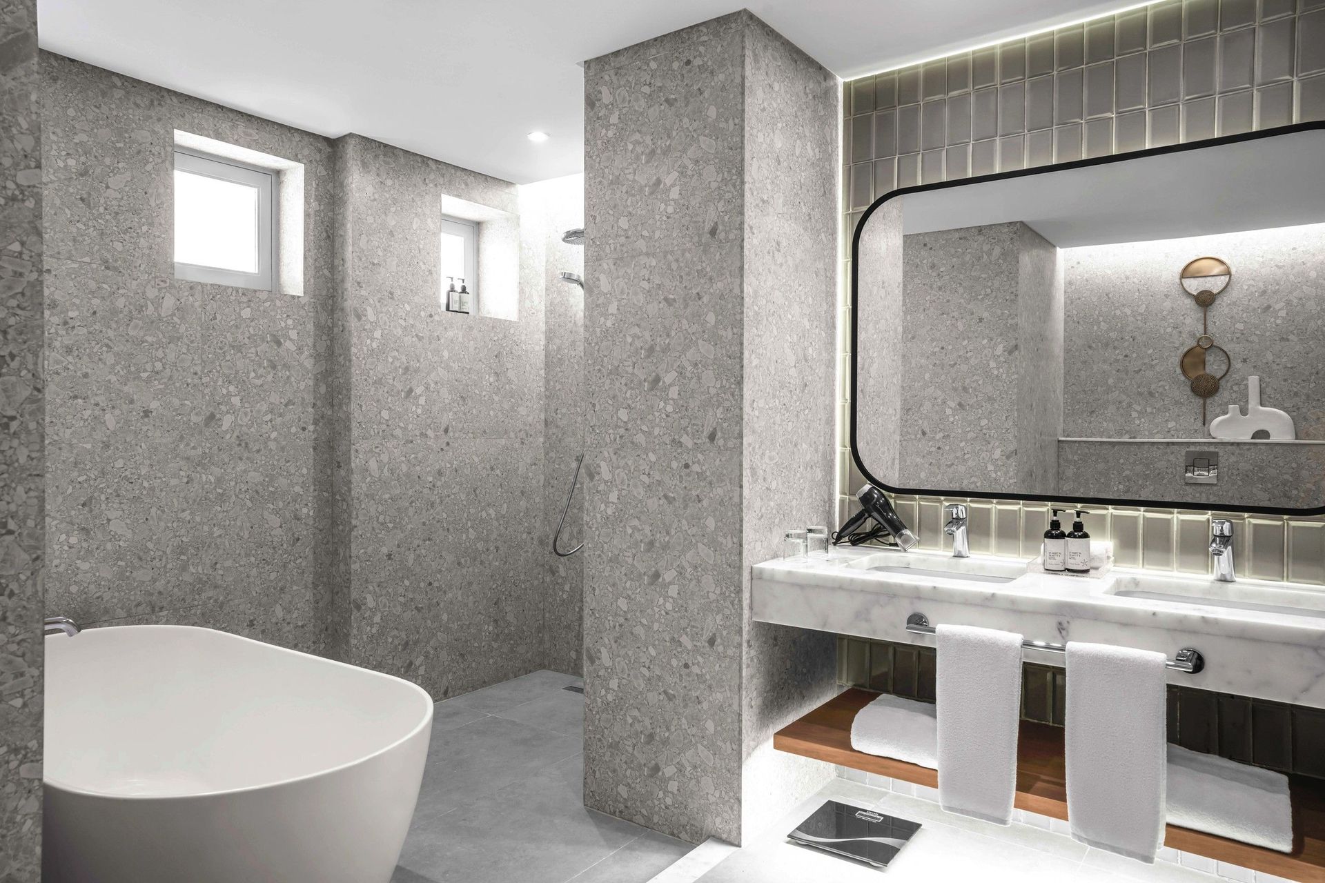 SHR_ElGouna_rooms_Suite_Bath_Room_01.jpg