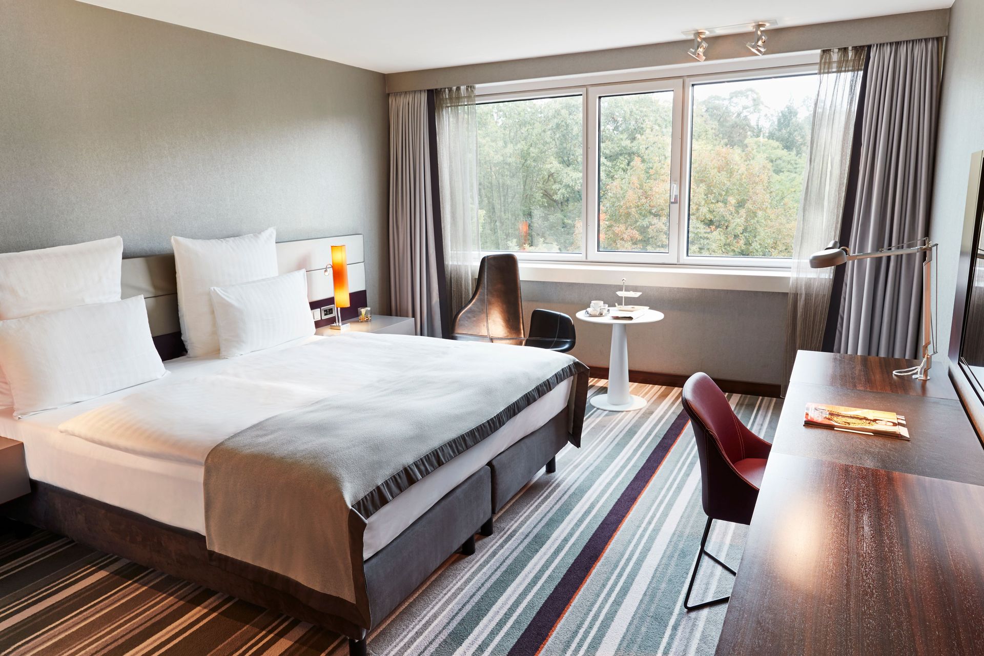 Steigenberger Airport Hotel Frankfurt Shuttle Bus hrewards.com
