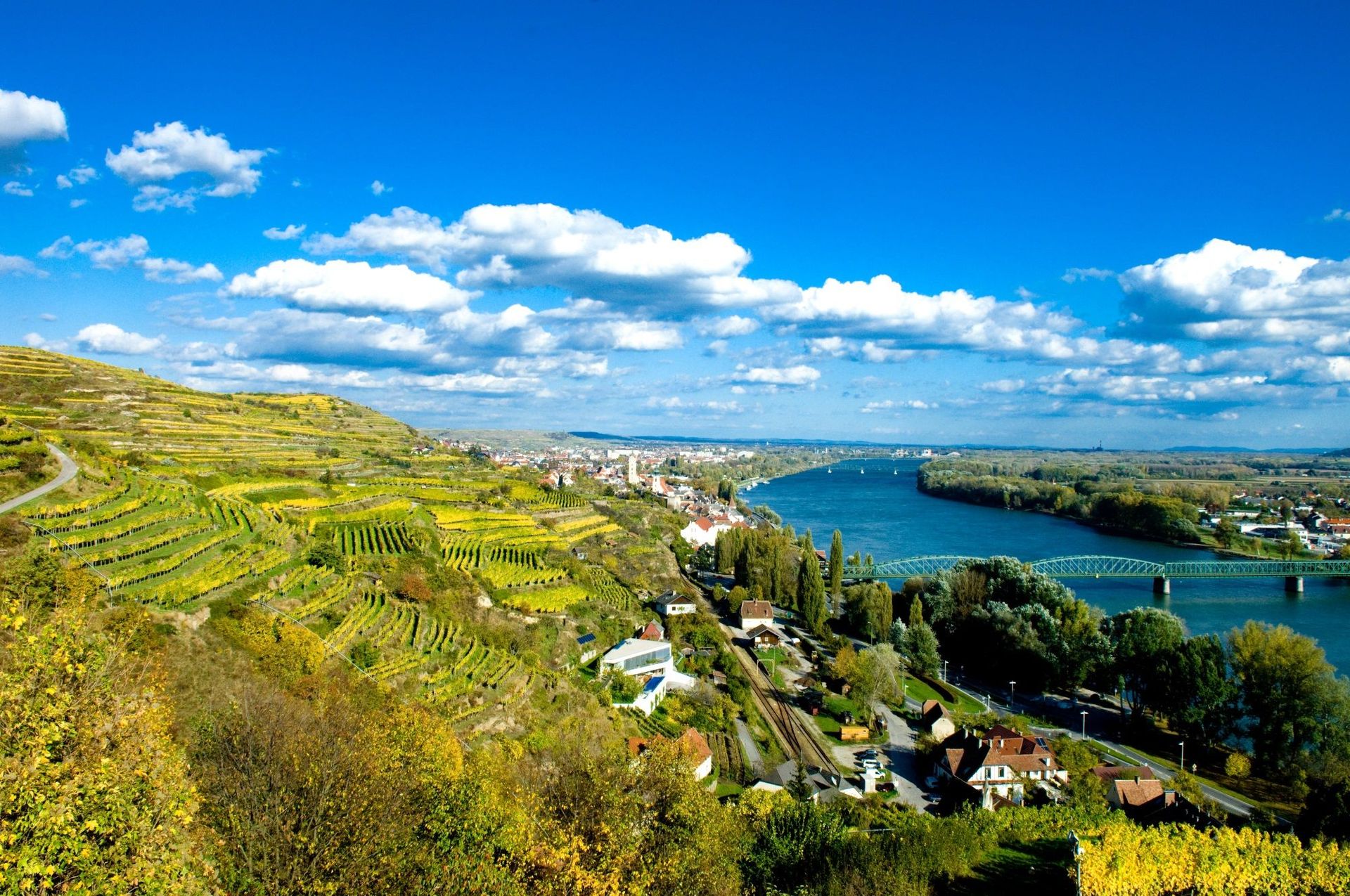 克雷姆斯市--秋天的克雷姆斯山谷葡萄酒之路 - © ARGE Weinstraße Kremstal/POV - Robert Herbst