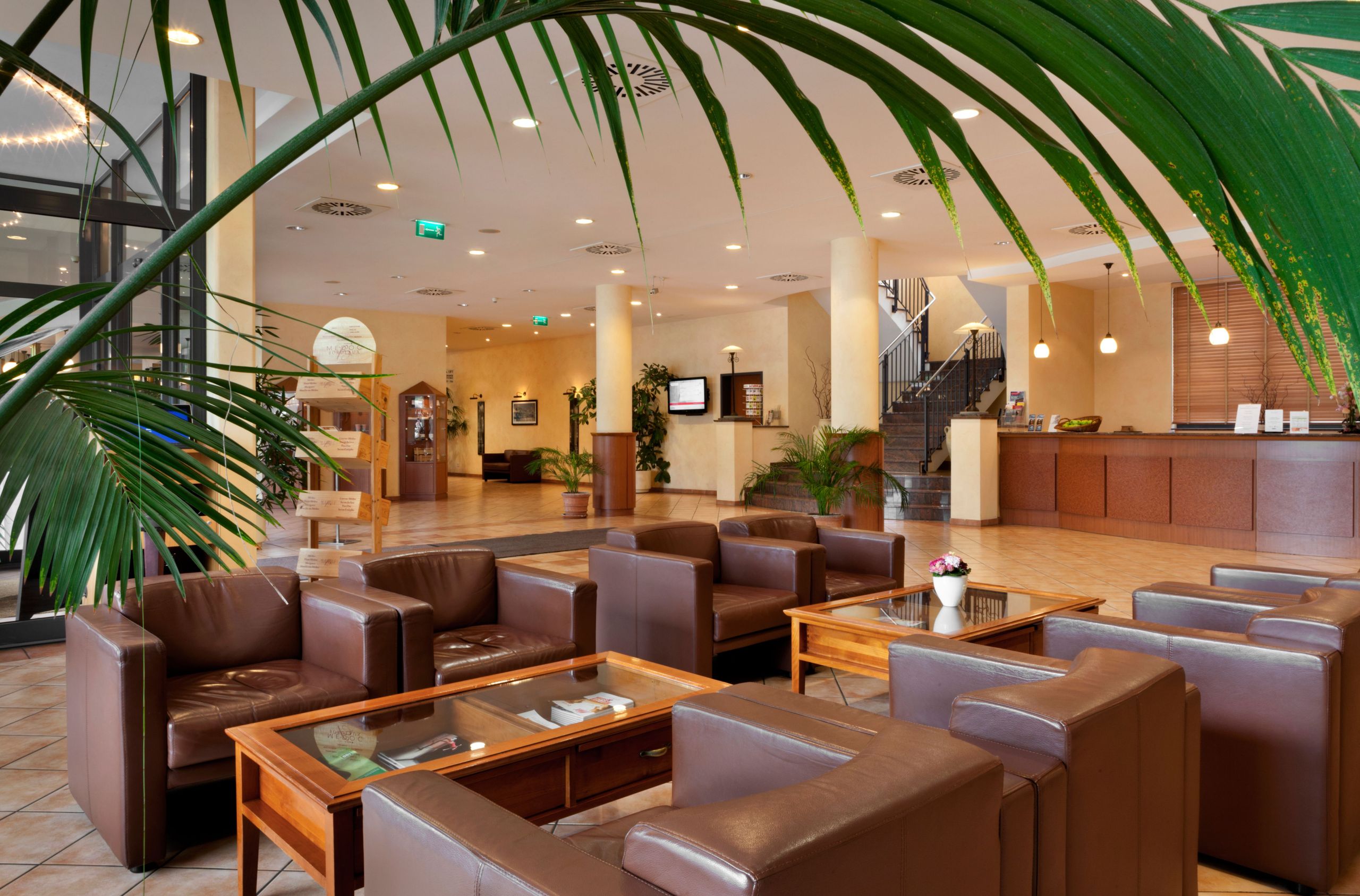 IntercityHotel Bremen - lobby - recepção - salão