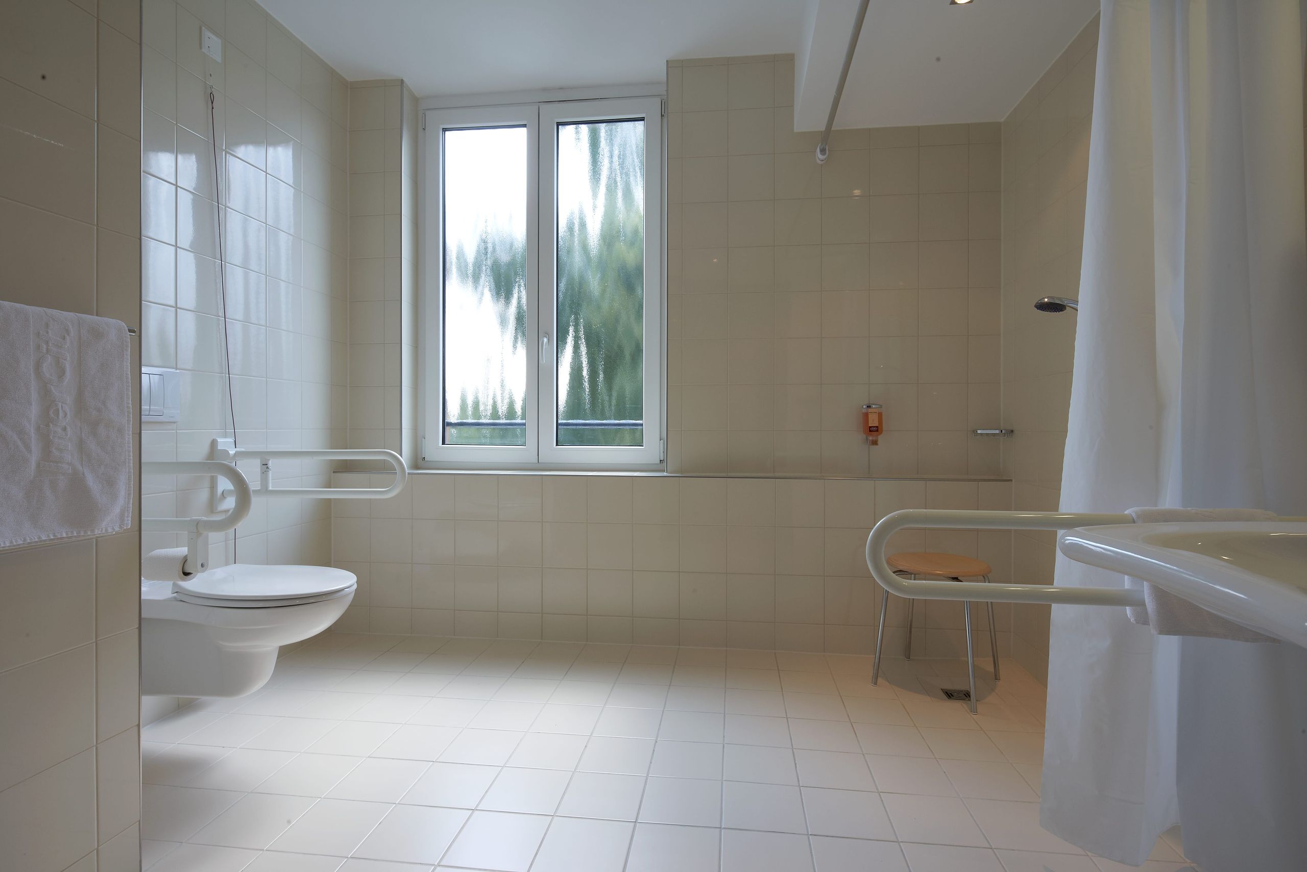 IntercityHotel Essen - bathroom