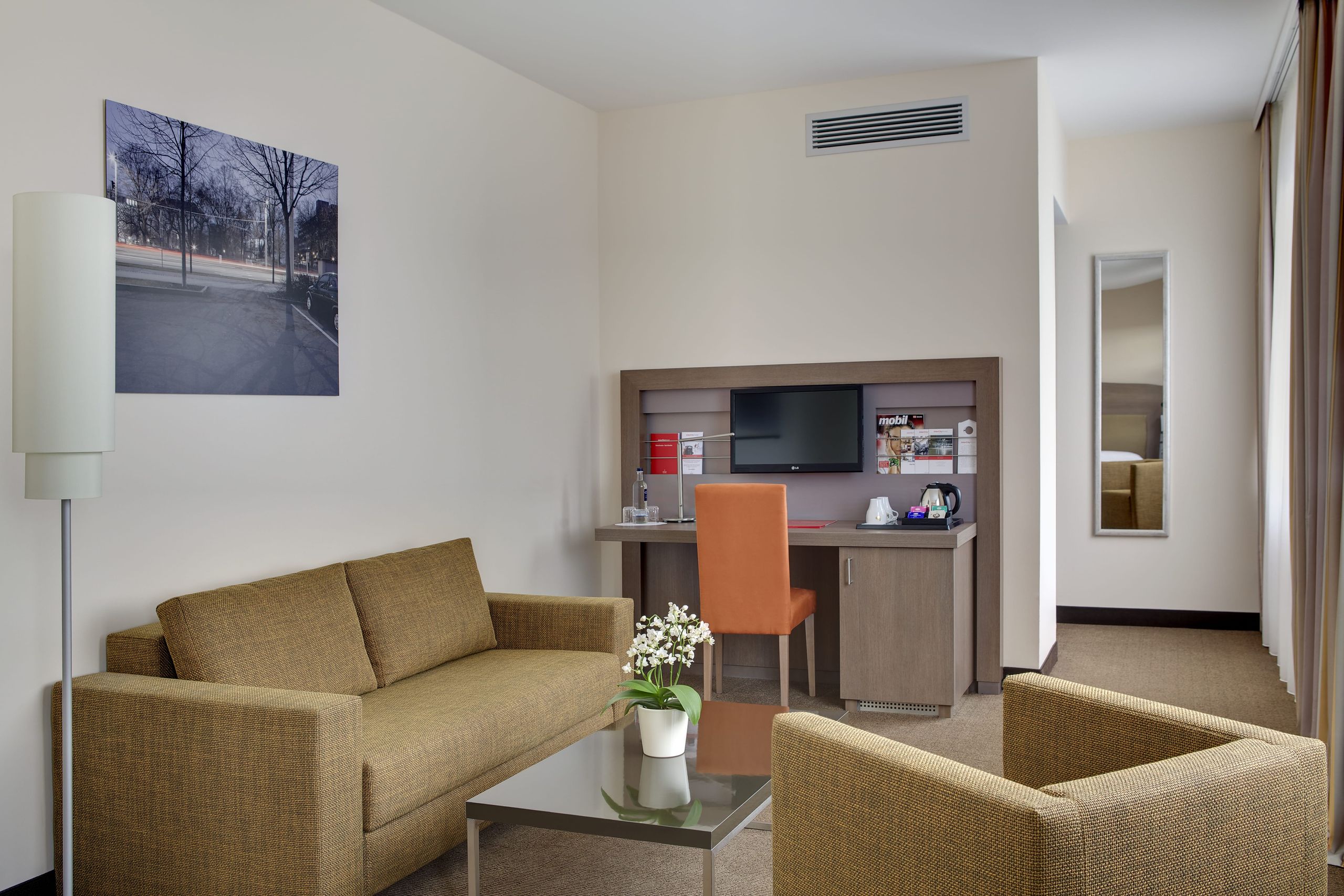 IntercityHotel Lipsia - Area salotto con divano