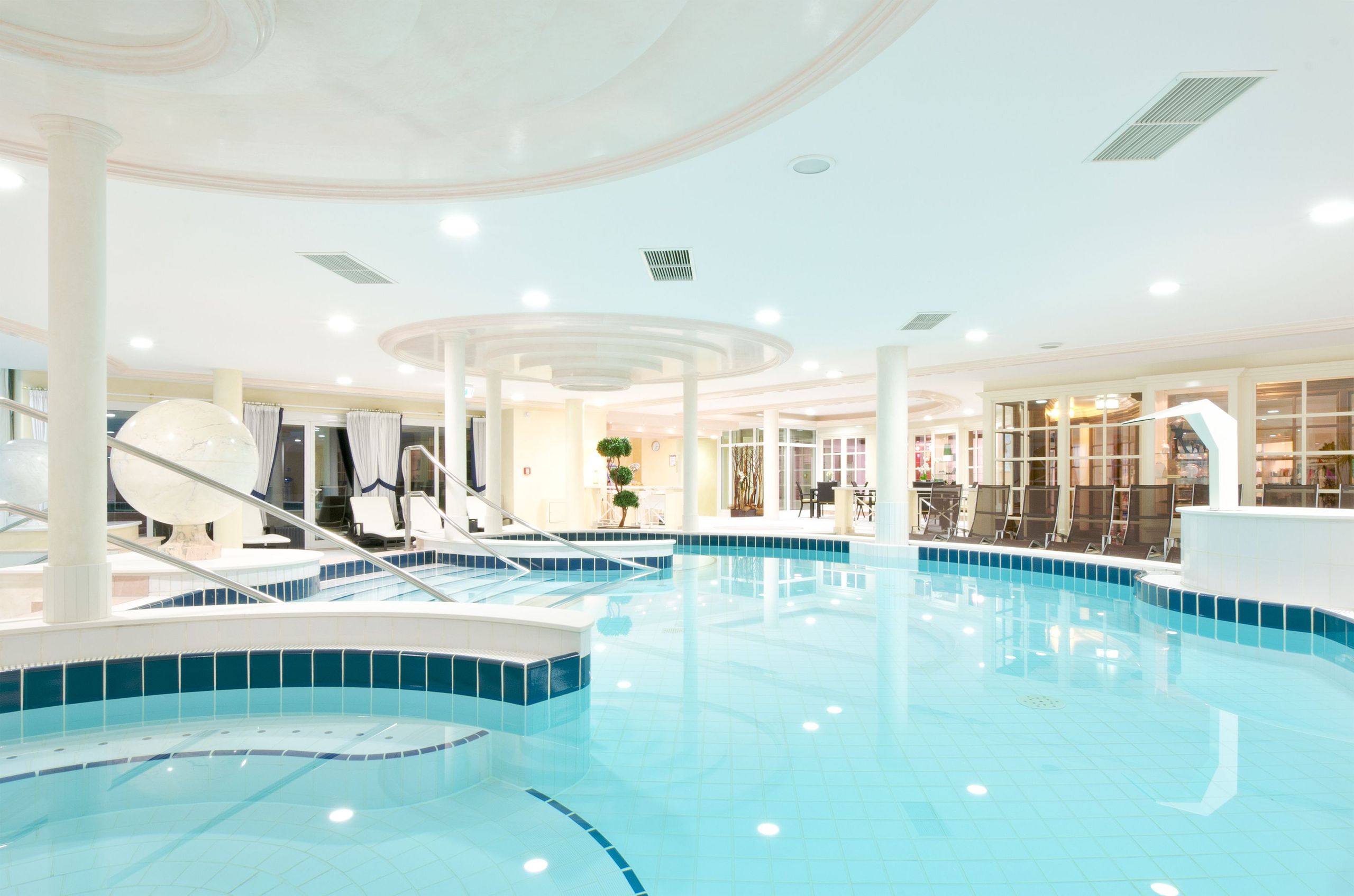 Steigenberger Hotel Der Sonnenhof - Bad Wörishofen - 室内游泳池