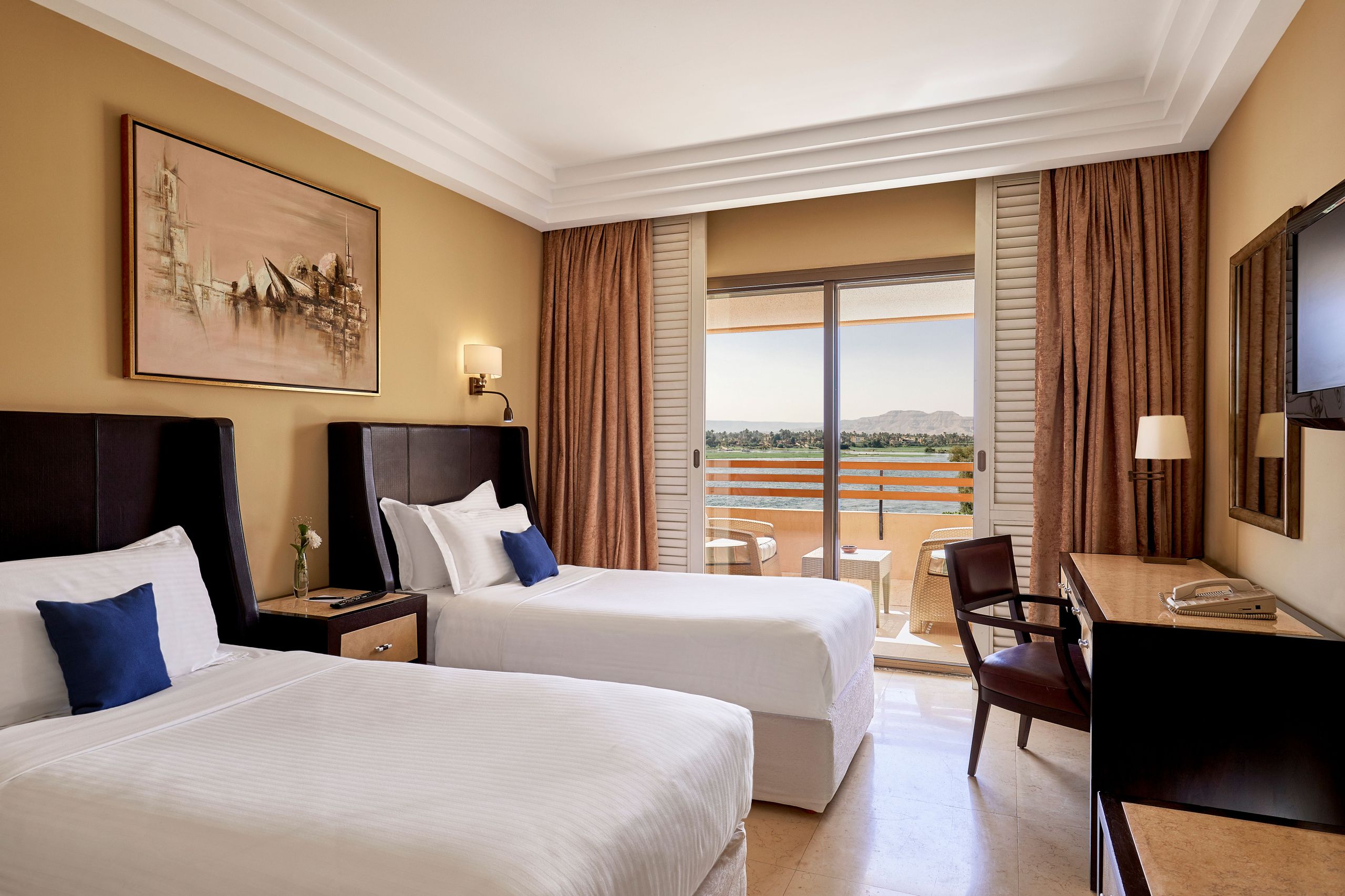 Steigenberger Achti Resort - Luxor - 高级客房，带独立床铺和尼罗河--。