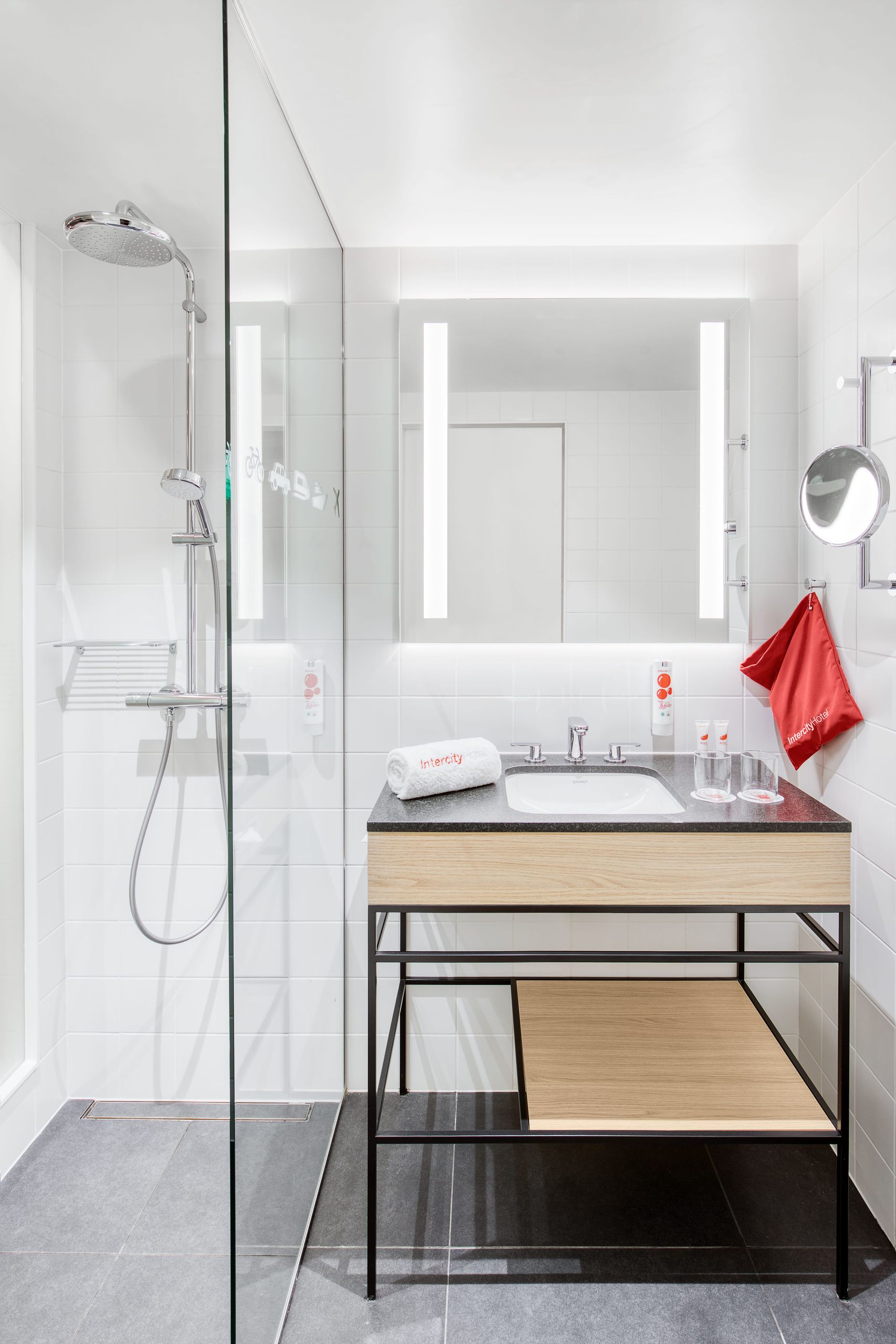 IntercityHotel Graz − Bathroom