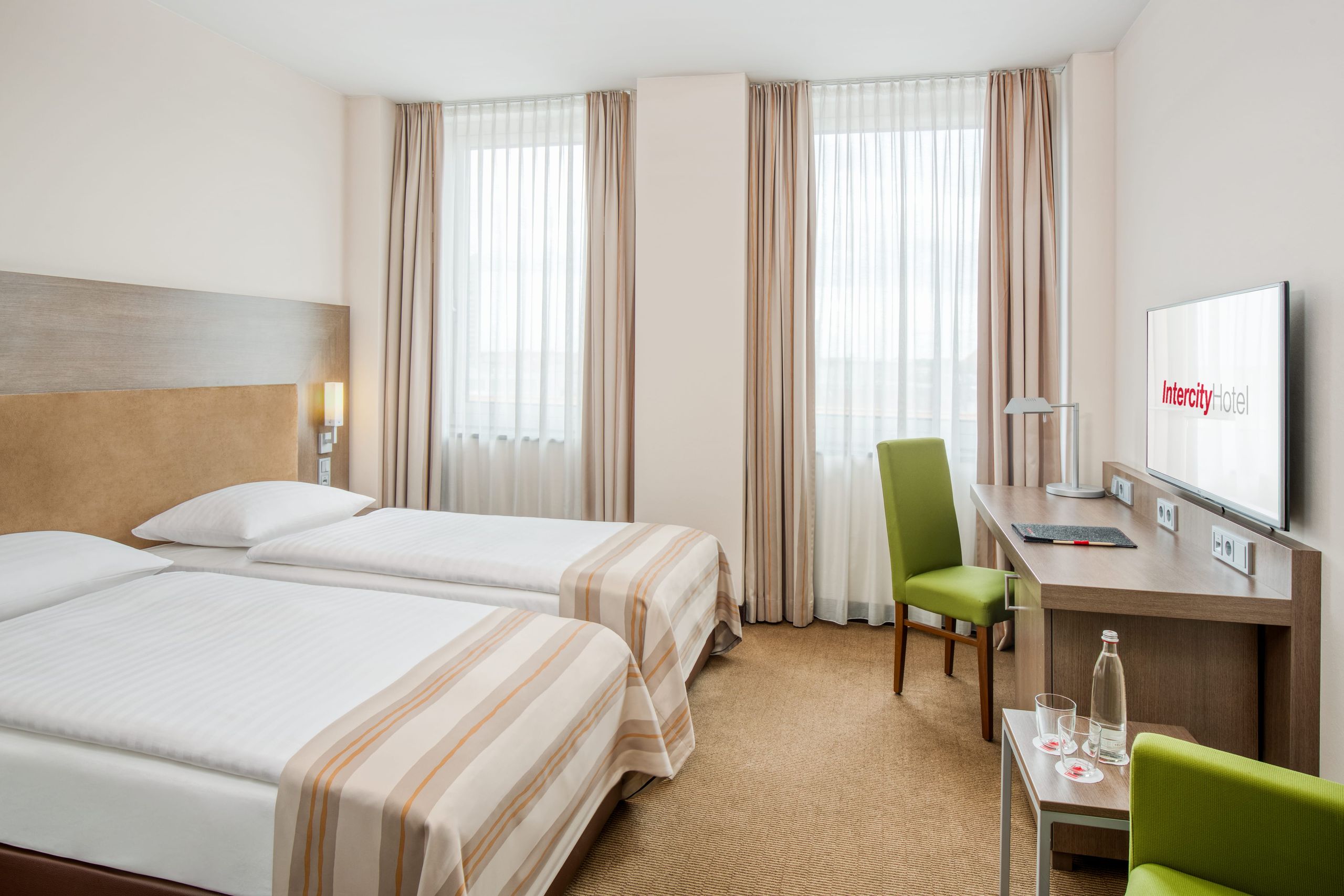 IntercityHotel Hannover - Business room with separate beds