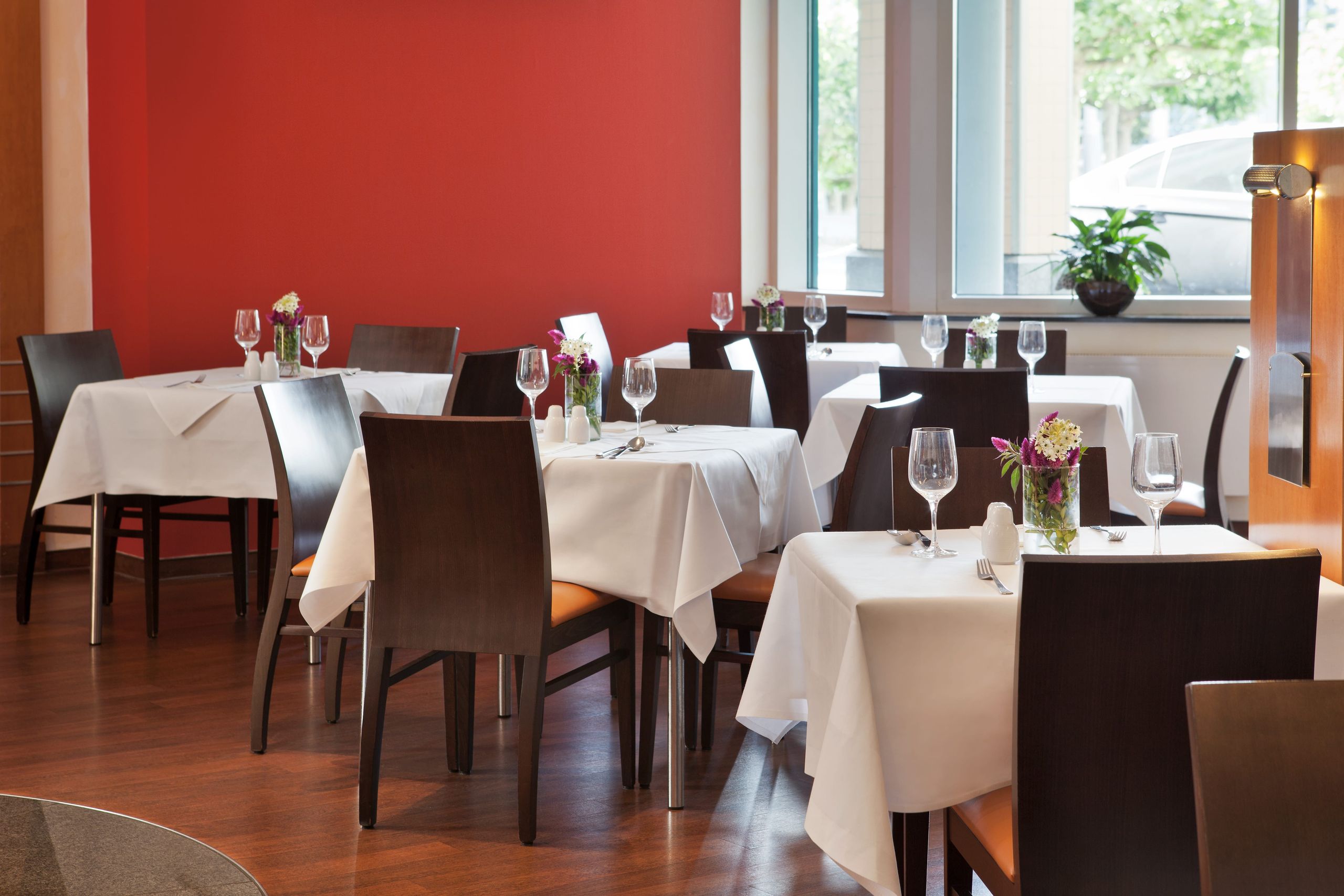 IntercityHotel Kassel - restaurante con bar