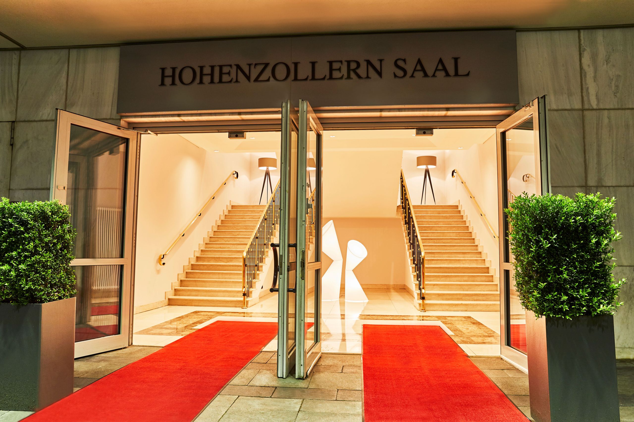 Steigenberger Hotel Köln − Entrance