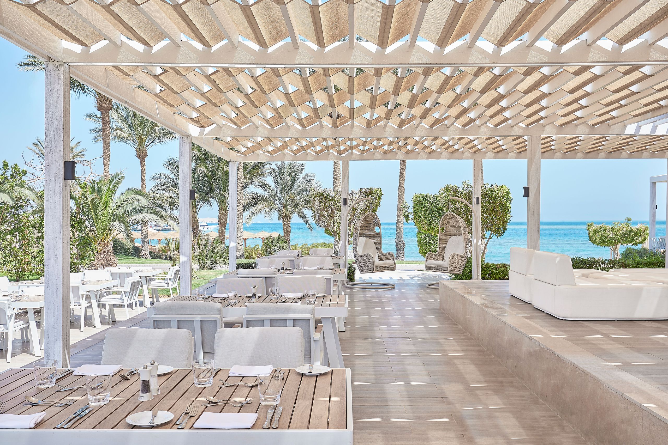 SHR_Hurghada_BeachHotel_Restaurant_AlexBeachClub-OutdoorArea1.jpg