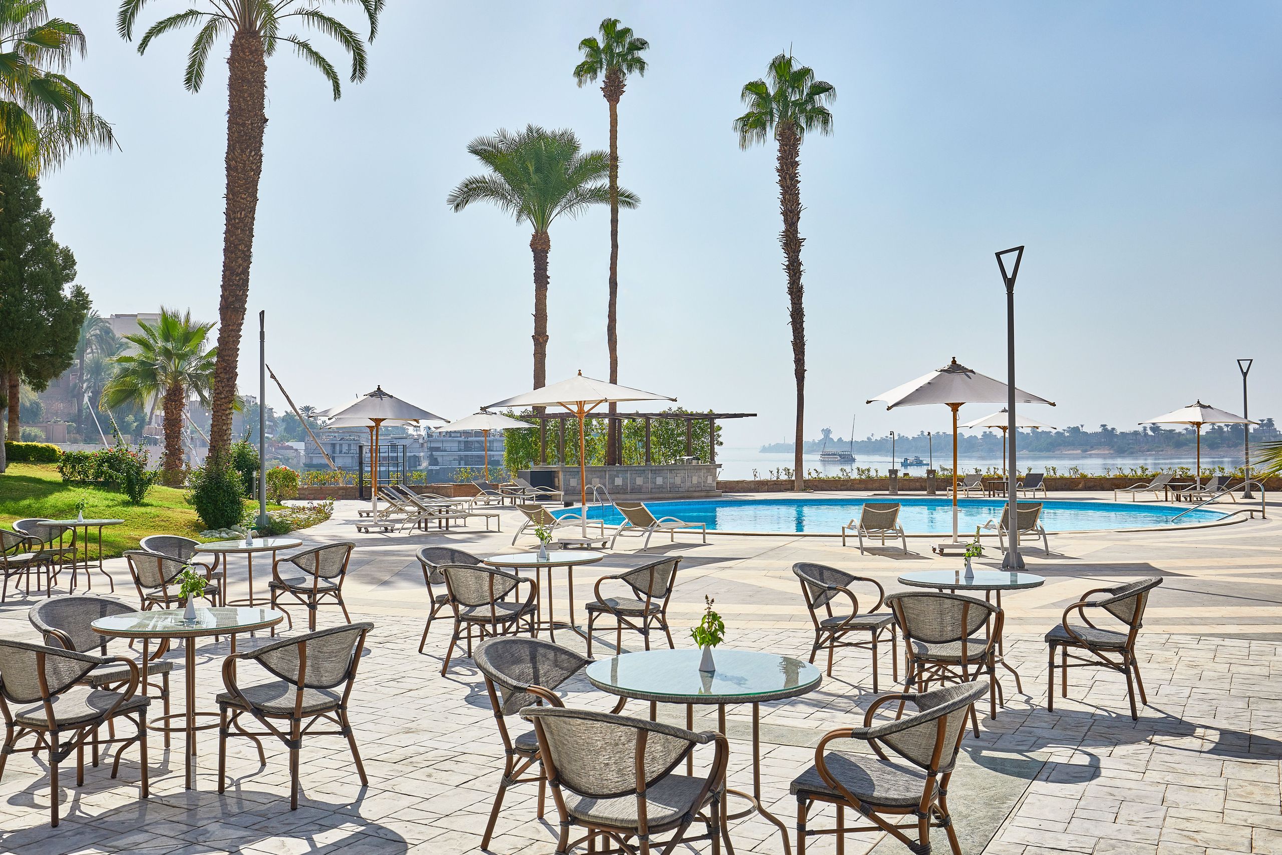 Steigenberger Achti Resort - Luxor - 泳池餐厅