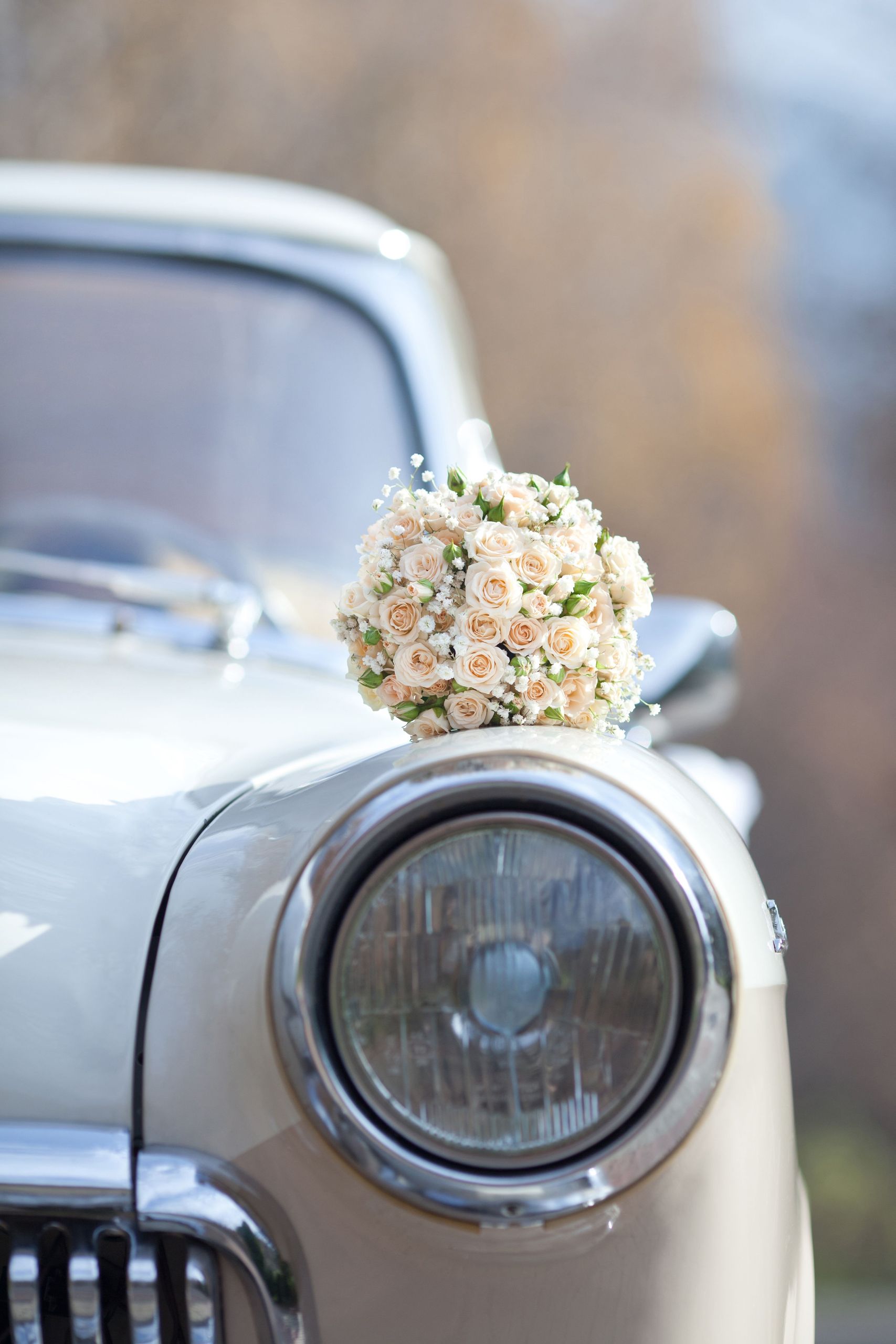 SHR_Weddings-Bouquet on a vintage car_shutterstock_160173737.jpg