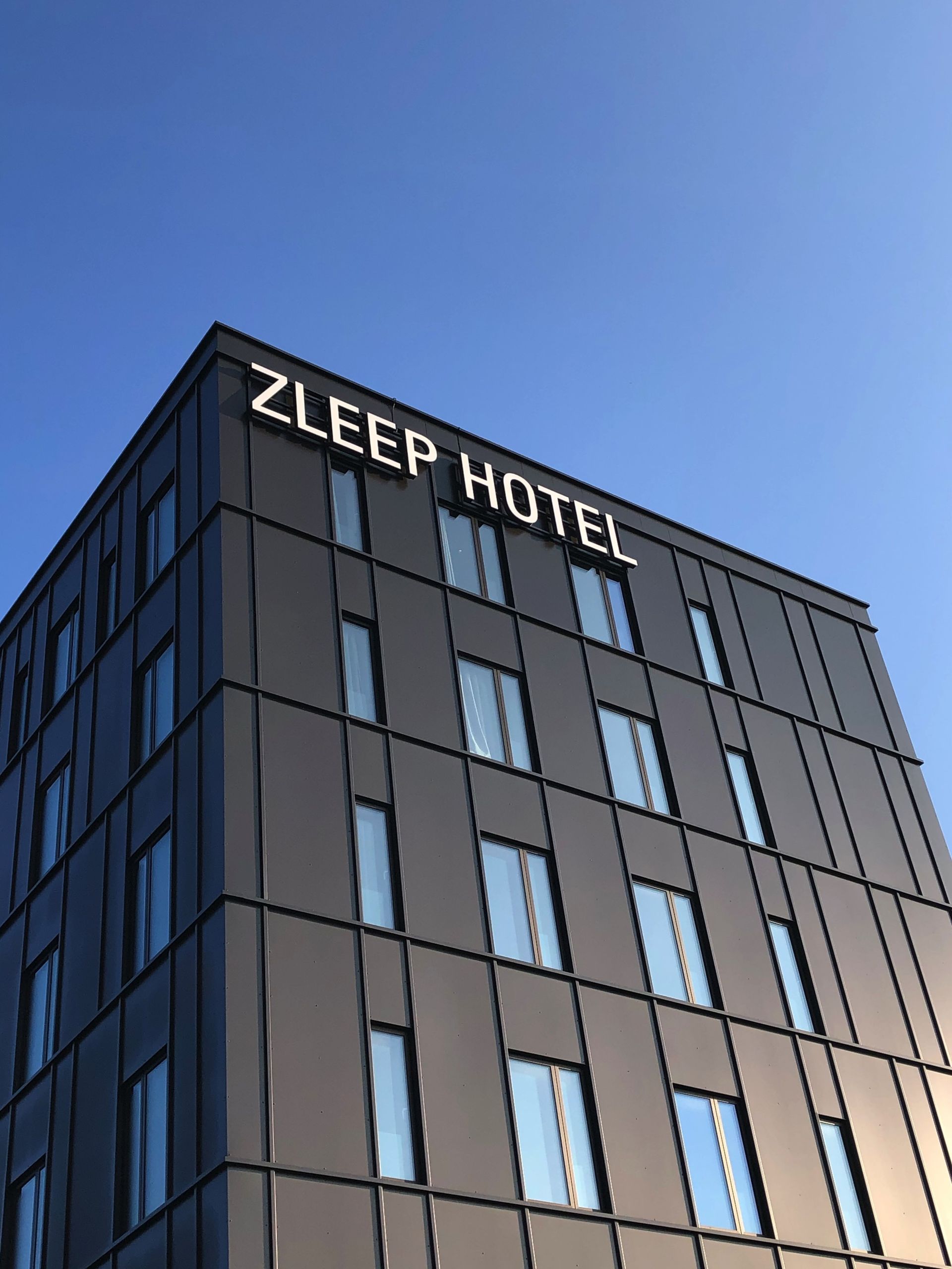Exterior Zleep Hotels Building