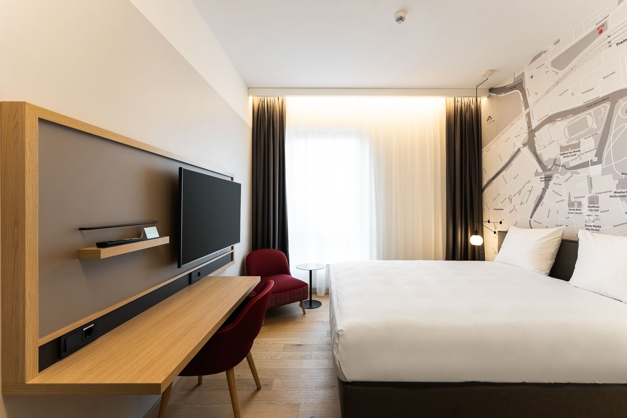 IntercityHotel Amsterdam Airport business Zimmer